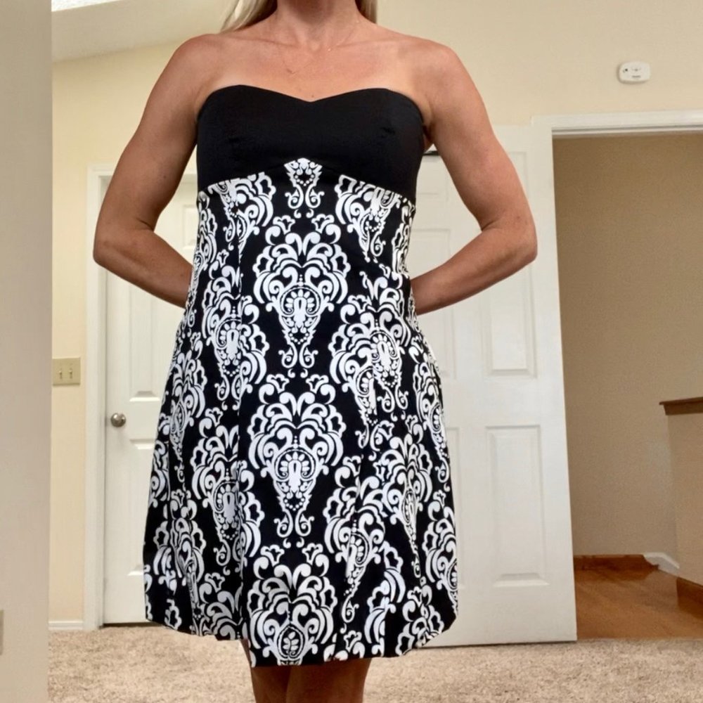 Strapless sweetheart black and white dress